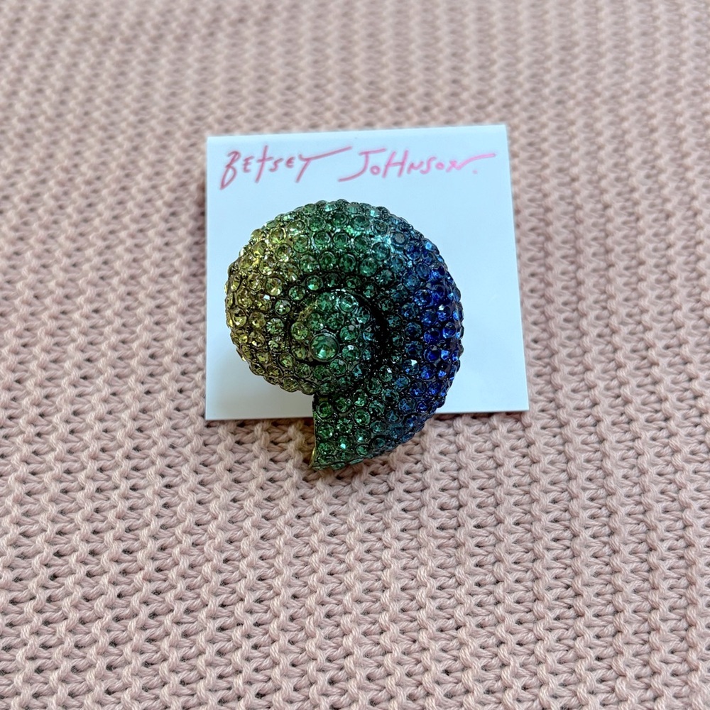 Betsey Johnson Gradient Spiral Shell adjustable ring NEW